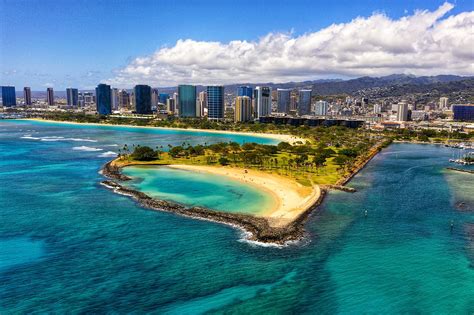 A Magical Retreat: Experience the Beauty of Magic Island in Hawaii